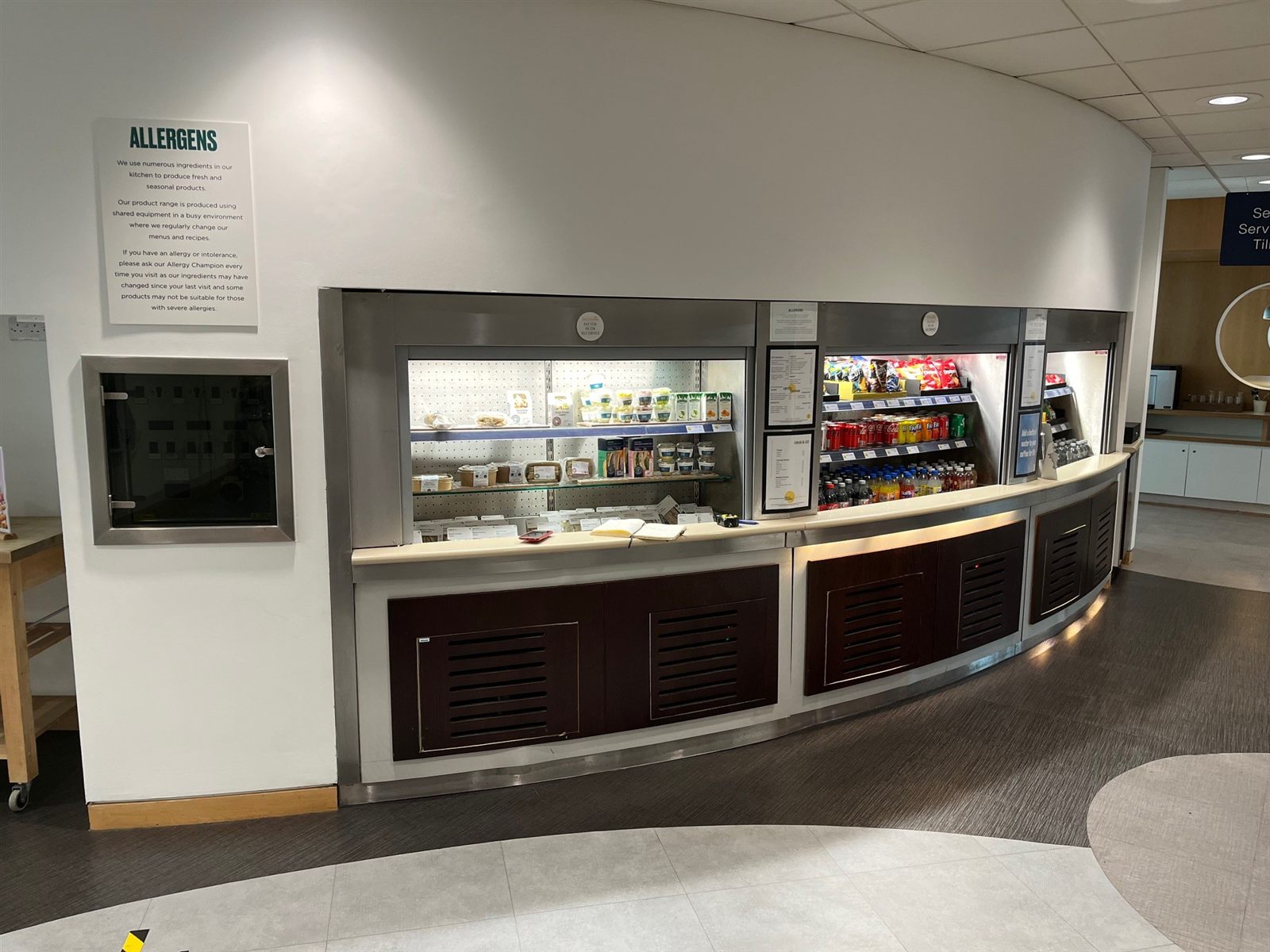 Existing grab-and-go servery before refurbishment