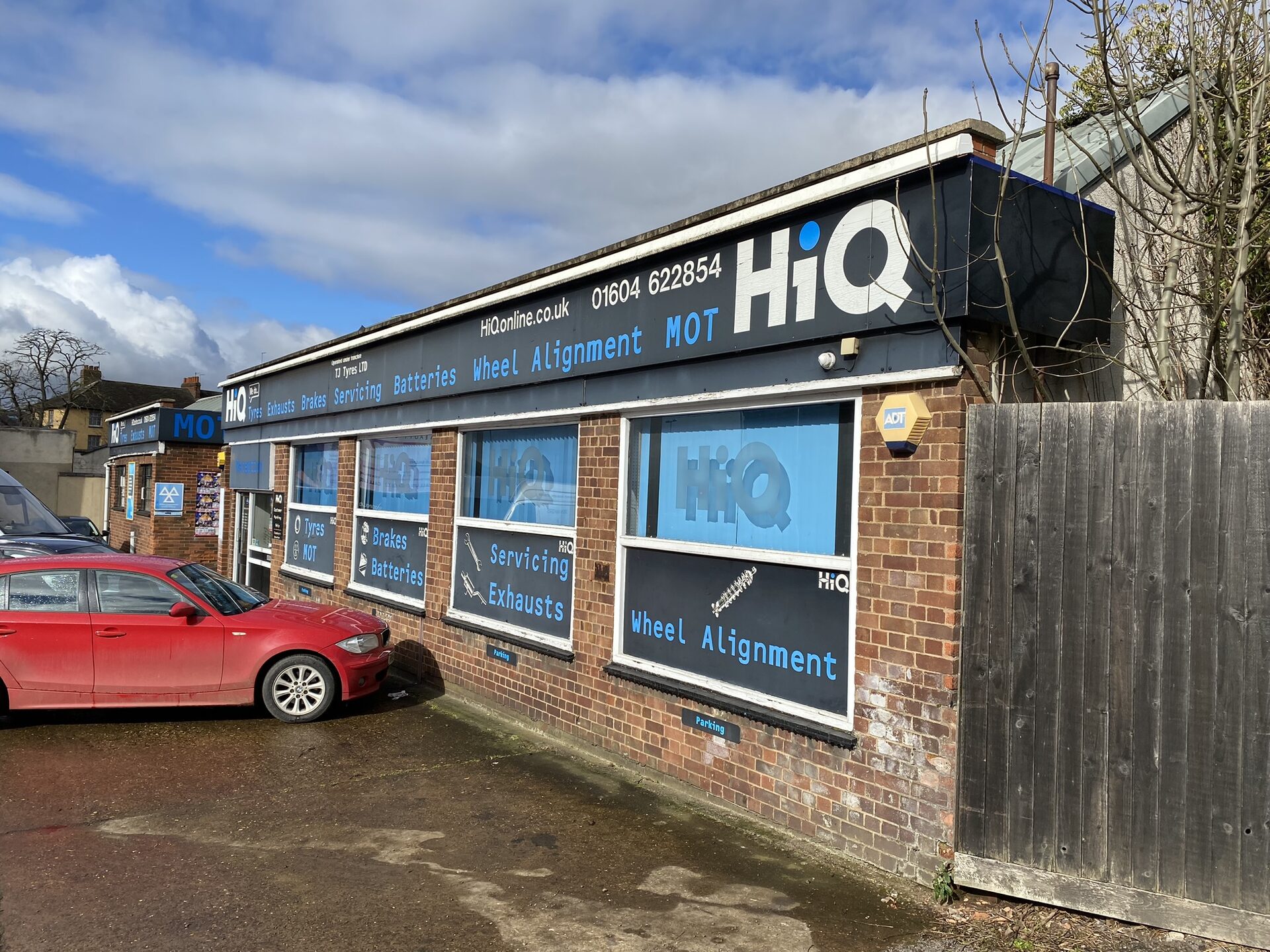 HiQ Northampton shopfront before refurbishment